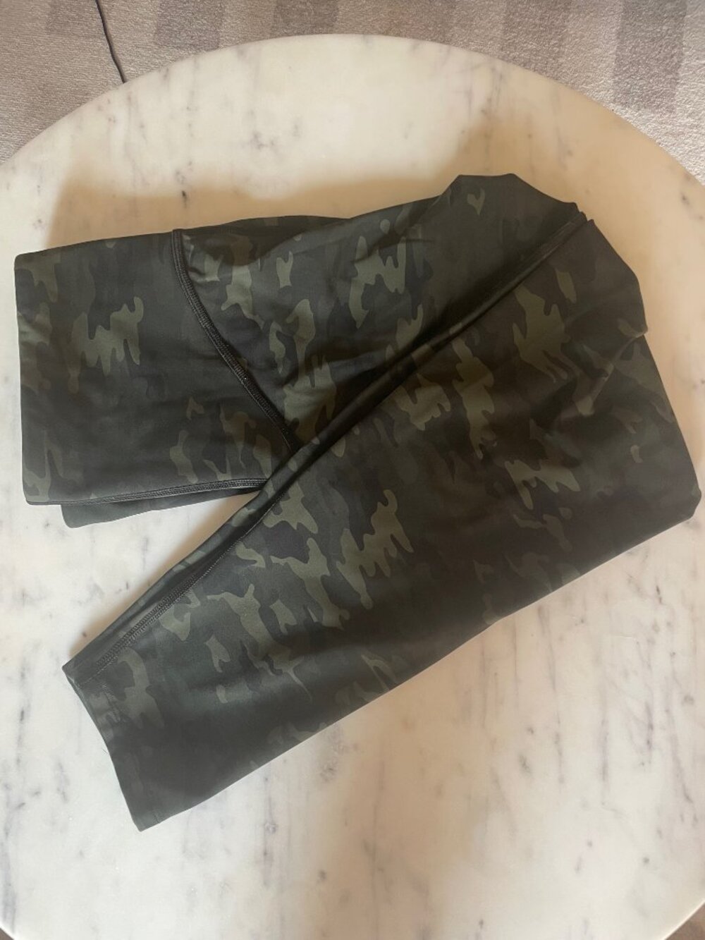 Spanx Seamless dark camo high waist "Look At Me Now" capri leggings